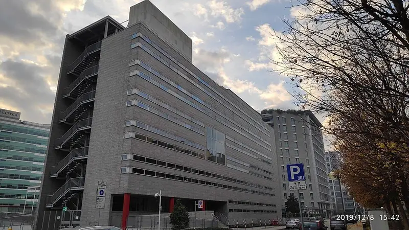 Palazzo di Snam in via Maastricht a San Donato Milanese (dicembre 2019)