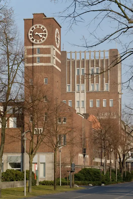 Haus Henkel in Duesseldorf-Holthausen, von Westen