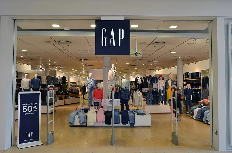 GapHillcrestMall3