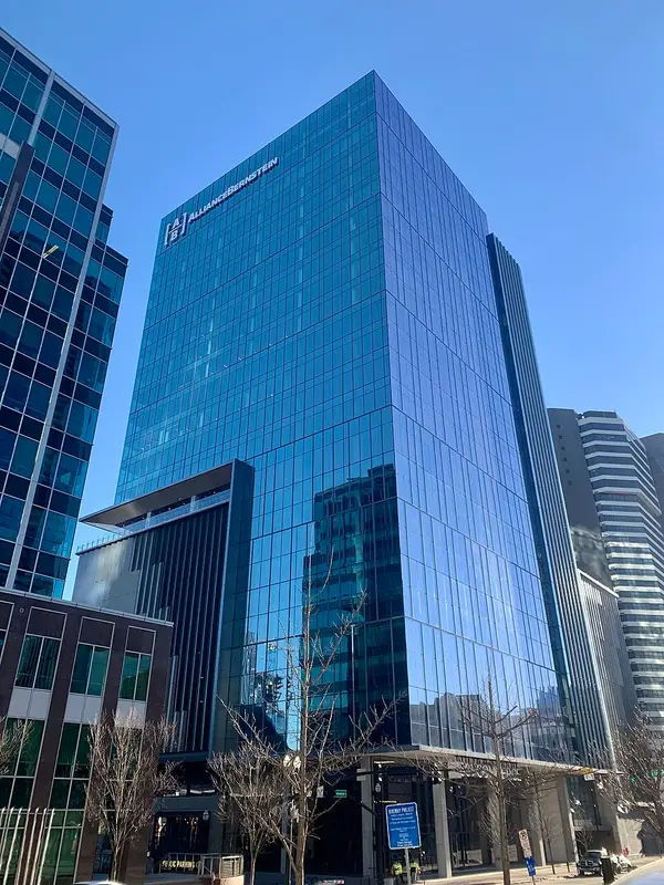 501 Commerce Tower at 5th and Broadway