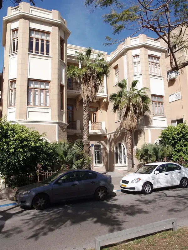 2 בית ההנהלה הישן שדרות רוטשילד 13